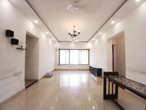 Room in 4 BHK Apartment at Andheri West – for Sale
