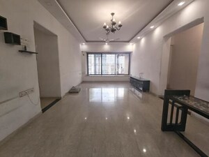 Room in 4 BHK Apartment at Andheri West – for Sale
