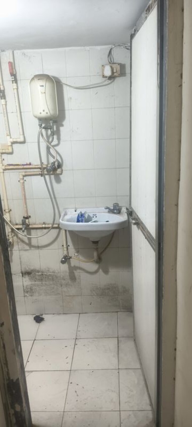 Bathroom, mahalaxmi-chs-worli 1 Bedroom 400 Sq.Ft. Apartment In Worli Mumbai 10579682