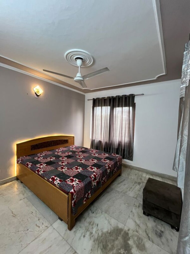 Bedroom, freedom fighters enclave 3 Bedroom 1200 Sq.Ft. Apartment In Freedom Fighters Enclave Delhi 10579687