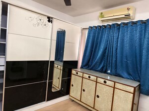 Bedroom in 2.5 BHK Apartment at Kala Nagar – for Rent