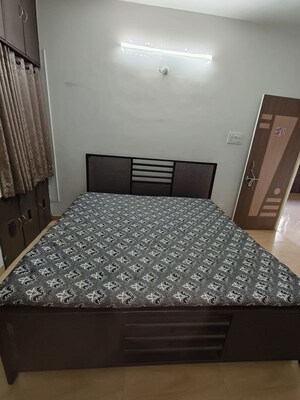 Bedroom in 2.5 BHK Apartment at Kala Nagar – for Rent