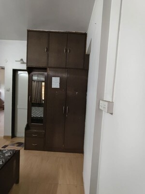 Furnished Amenities in 2.5 BHK Apartment at Kala Nagar – for Rent