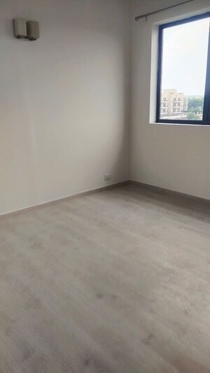 Room in 3.5 BHK Apartment at Ireo Skyon, Sector 60 – for Rent