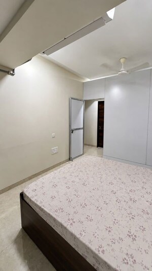 Room in 2 BHK Apartment at Jayant Apartments, Prabhadevi – for Rent