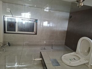 Bathroom in 2 BHK Apartment at Shreepati Skies, Tardeo – for Rent
