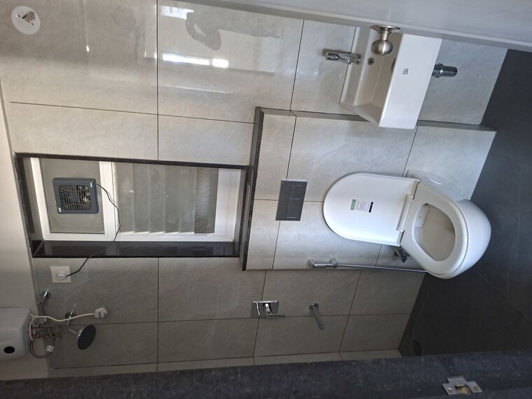 Bathroom, shreepati-skies 2 Bedroom 600 Sq.Ft. Apartment In Tardeo Mumbai 10579690