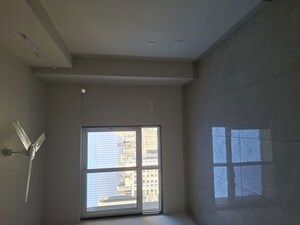 Room in 2 BHK Apartment at Shreepati Skies, Tardeo – for Rent