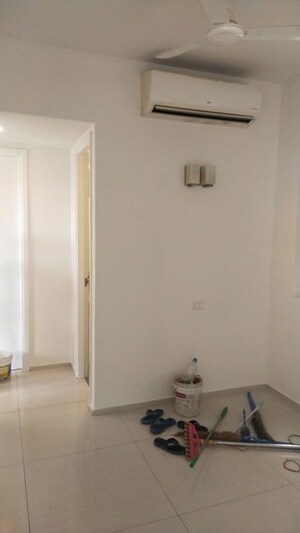 Room in 4 BHK Apartment at Ireo Skyon, Sector 60 – for Rent