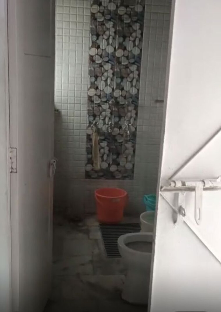 Bathroom, alaknanda 3 Bedroom 1500 Sq.Ft. Builder Floor In Alaknanda Delhi 10579708