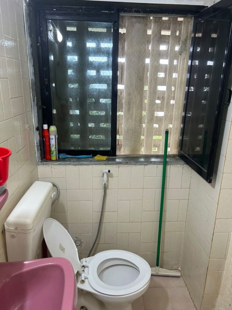 Bathroom, twin-towers 2 Bedroom 800 Sq.Ft. Apartment In Prabhadevi Mumbai 10579717