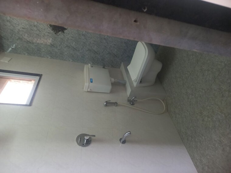 Bathroom, dadar west 1 Bedroom 560 Sq.Ft. Apartment In Dadar West Mumbai 10579663