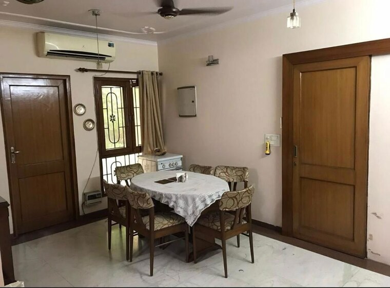 Team Area, arun-vihar-sector-37 3.5 Bedroom 1800 Sq.Ft. Apartment In Sector 37 Noida 10540779