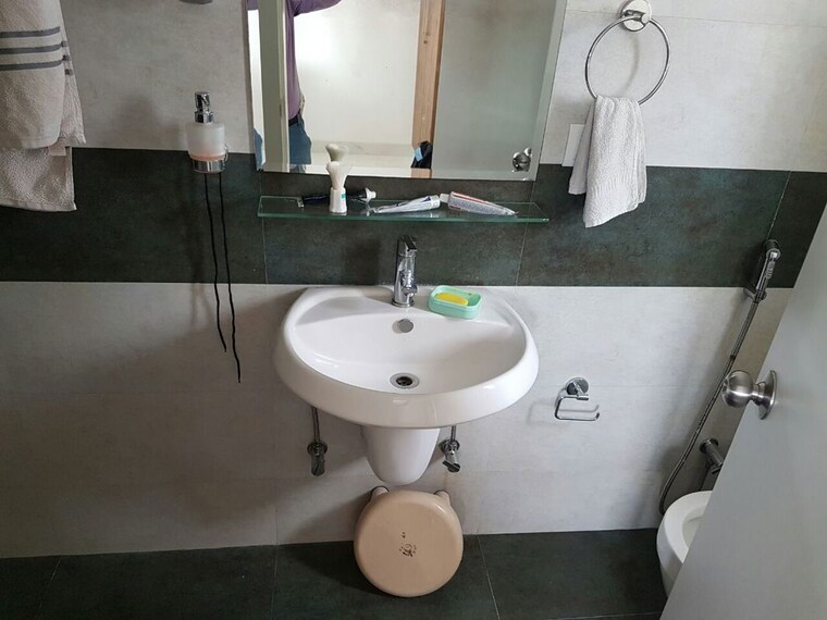 Bathroom, twin-towers 3 Bedroom 1206 Sq.Ft. Apartment In Prabhadevi Mumbai 10579732