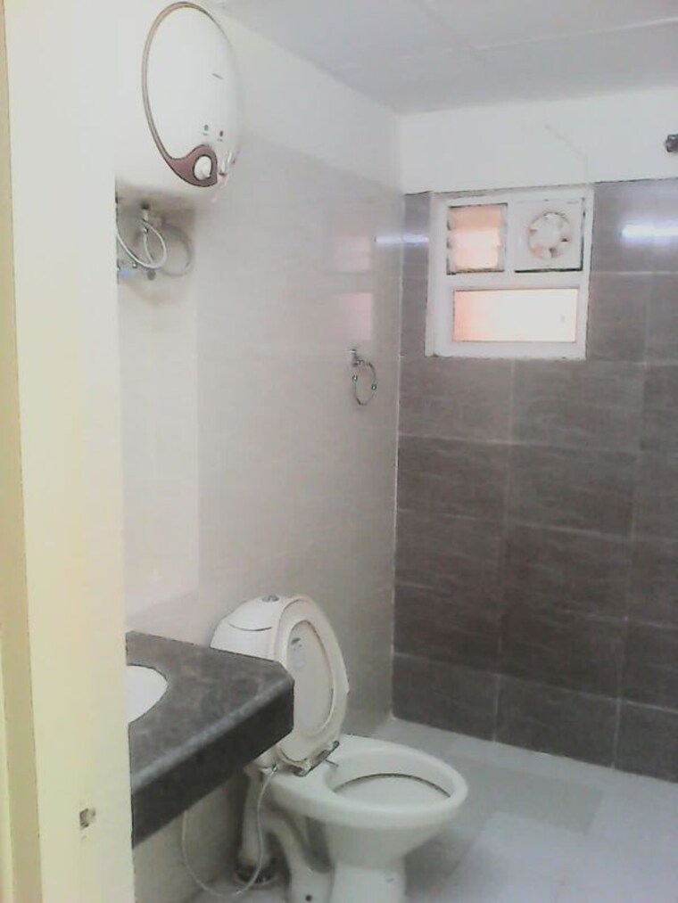 Bathroom, rohtas-plumeria 3 Bedroom 1500 Sq.Ft. Apartment In Gomti Nagar Lucknow 10579745