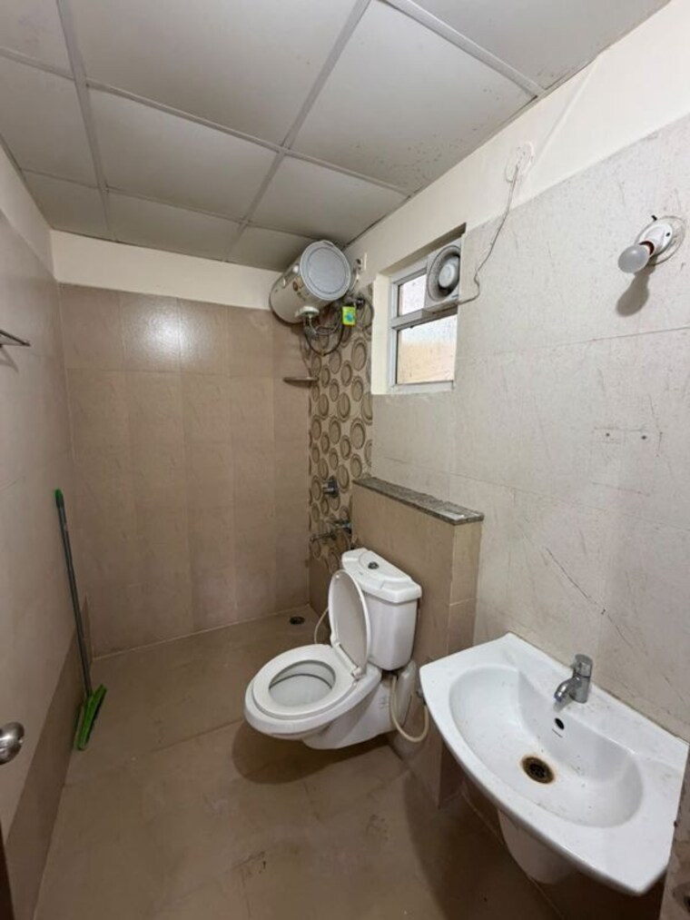 Bathroom, sjr-verity 3 Bedroom 1735 Sq.Ft. Apartment In Kasavanahalli Bangalore 10579737
