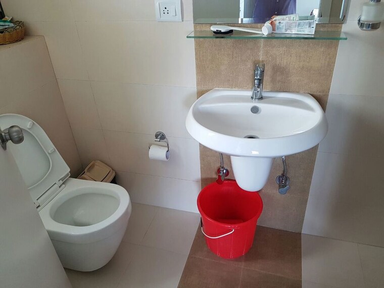 Bathroom, twin-towers 4 Bedroom 1700 Sq.Ft. Apartment In Prabhadevi Mumbai 10579746