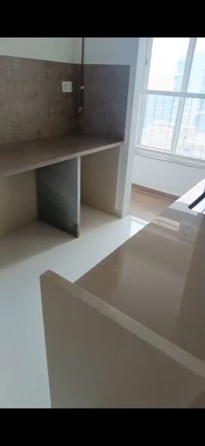 Room in 1 BHK Apartment at Kalpataru Vivant, Jogeshwari East – for Rent