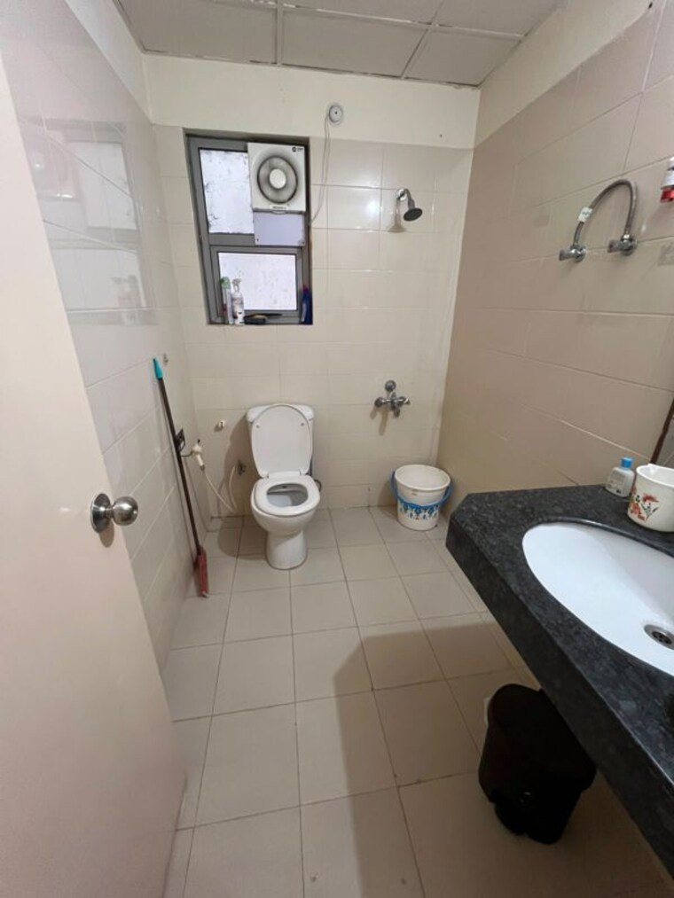 Bathroom, vatika-city-homes 3 Bedroom 1740 Sq.Ft. Apartment In Sector 83 Gurgaon 10579768