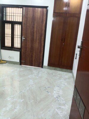 Room in 3 BHK Builder Floor at West Gorakh Park – for Sale