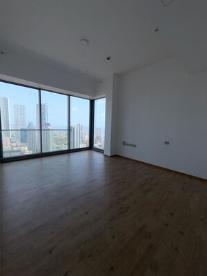 Room in 4 BHK Apartment at Rustomjee Crown, Prabhadevi – for Rent