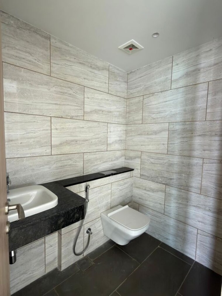 Bathroom, rustomjee-crown 4 Bedroom 2150 Sq.Ft. Apartment In Prabhadevi Mumbai 10579766