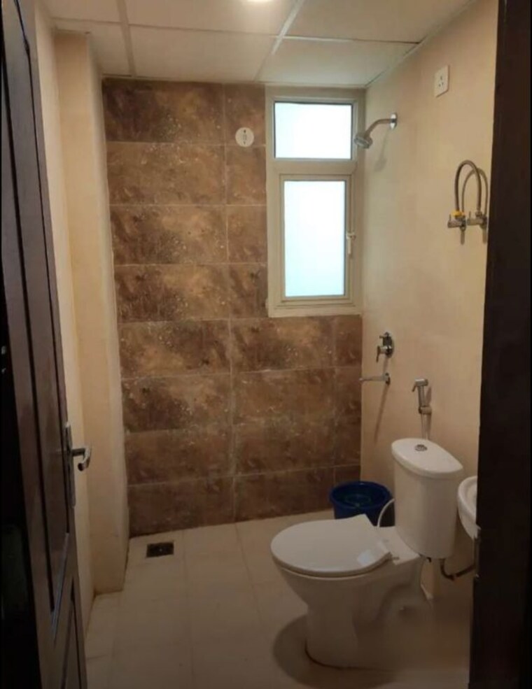 Bathroom, gomti nagar 2 Bedroom 1500 Sq.Ft. Apartment In Gomti Nagar Lucknow 10579769