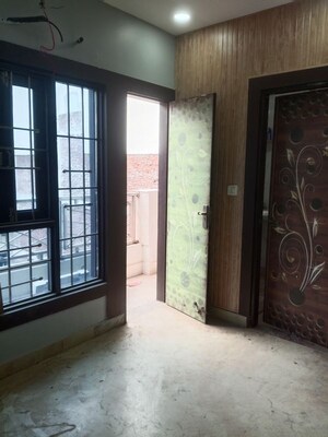 Room in 3 BHK Builder Floor at Balbir Nagar – for Sale