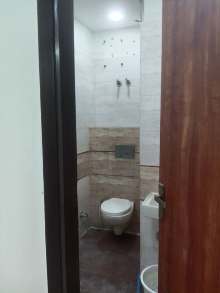 Bathroom, balbir nagar 3 Bedroom 100 Sq.Ft. Builder Floor In Balbir Nagar Delhi 10579773