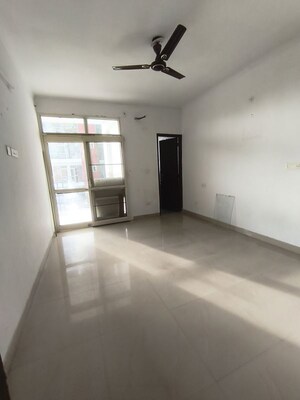 Room in 2 BHK Apartment at Vip Road – for Rent