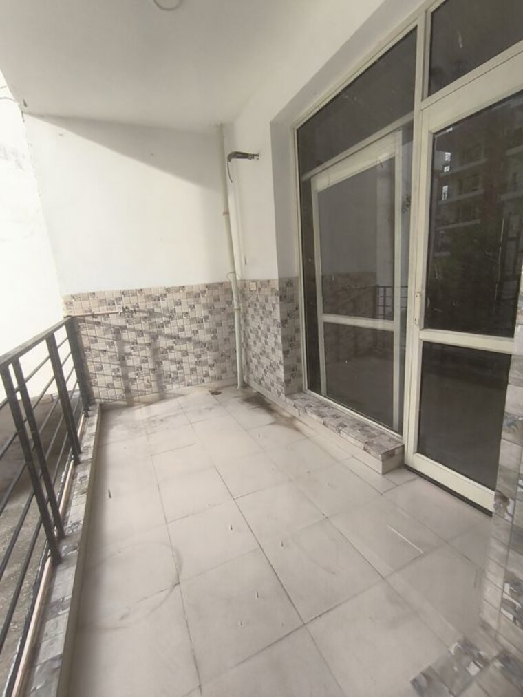 Balcony, vip road 2 Bedroom 1250 Sq.Ft. Apartment In Vip Road Zirakpur 10579780