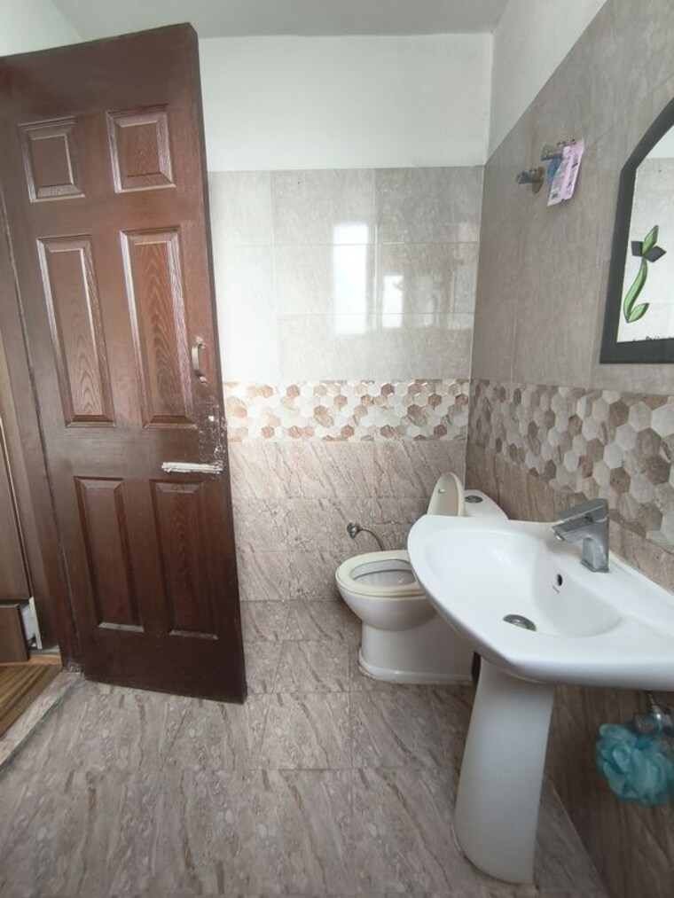 Bathroom, vip road 2 Bedroom 1250 Sq.Ft. Apartment In Vip Road Zirakpur 10579780