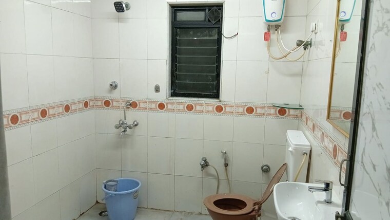 Bathroom, jogeshwari east Pg For Boys & Girls In Jogeshwari East 10579794