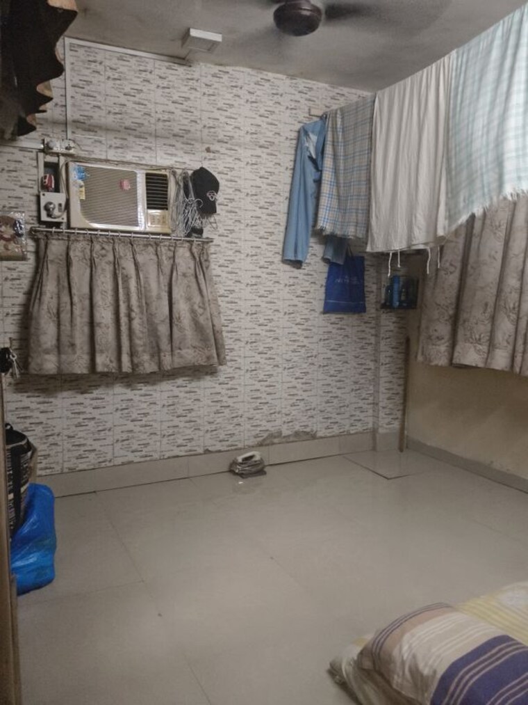 Room, vile parle west 1 Bedroom 350 Sq.Ft. Apartment In Vile Parle West Mumbai 10579820