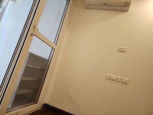 Furnished Amenities in 3 BHK Builder Floor at Safdarjung Enclave – for Sale