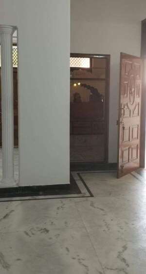 Room in 3 BHK Independent House at Sector 14 – for Rent