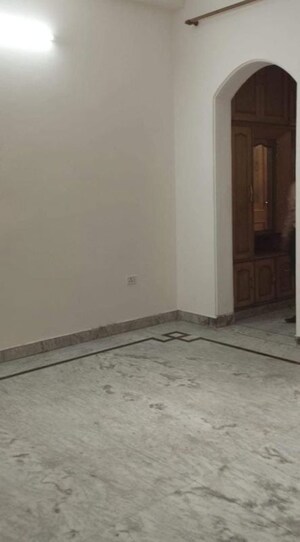 Room in 3 BHK Independent House at Sector 14 – for Rent
