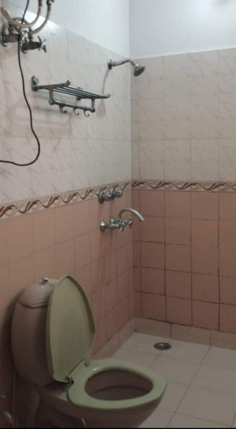 Bathroom, sector 14 3 Bedroom 1800 Sq.Ft. Independent House In Sector 14 Gurgaon 10579847
