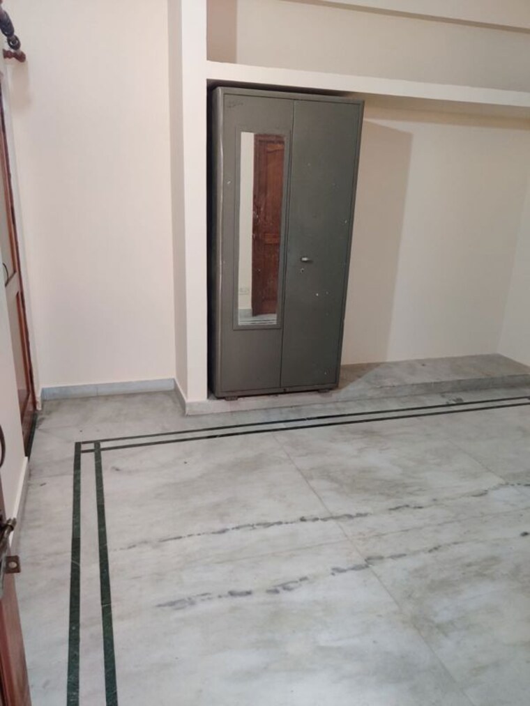 Room, sector 14 3 Bedroom 1800 Sq.Ft. Independent House In Sector 14 Gurgaon 10579847