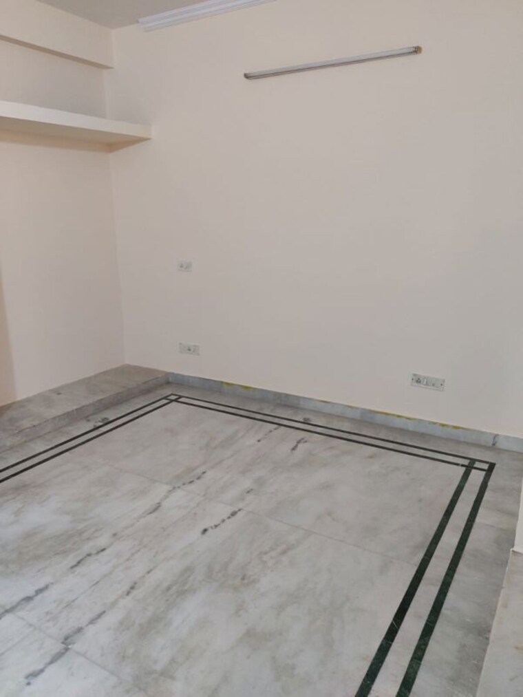 Room, sector 14 3 Bedroom 1800 Sq.Ft. Independent House In Sector 14 Gurgaon 10579847
