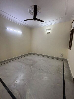 Room in 3 BHK Apartment at Sarvodaya Enclave – for Rent
