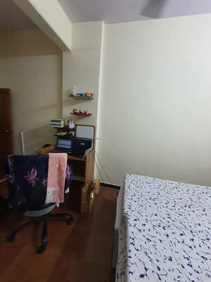 Team Area in 2 BHK Apartment at Mahakali Model Town, Jogeshwari East – for Rent
