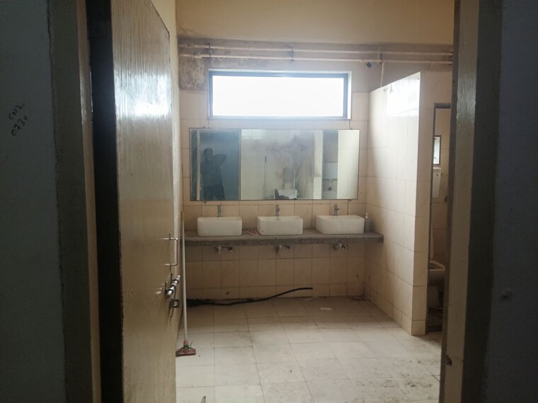 Bathroom, gandhi-nagar-chs Commercial Shop 429 Sq.Ft. In Worli Mumbai 10579871
