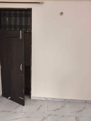 Room in 3 BHK Independent House at Gomti Nagar – for Rent
