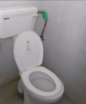 Bathroom in 6 BHK Villa at Gomti Nagar – for Rent