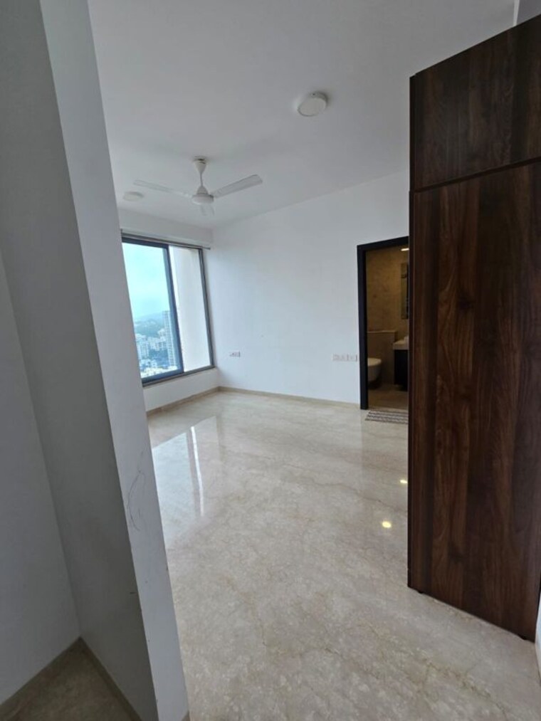 Room, gala-altezza Commercial Office Space 700 Sq.Ft. In Sion East Mumbai 10579886