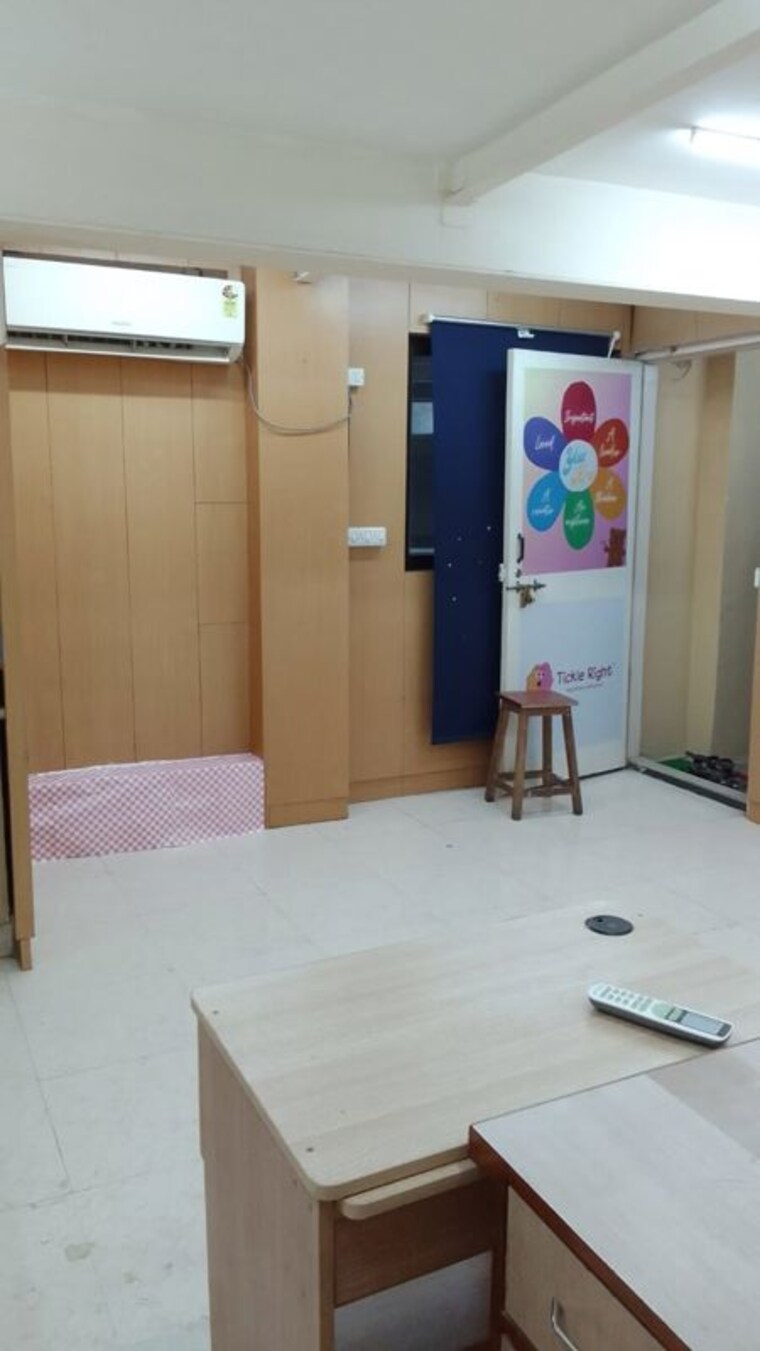 Room, gala-altezza Commercial Office Space 700 Sq.Ft. In Sion East Mumbai 10579886