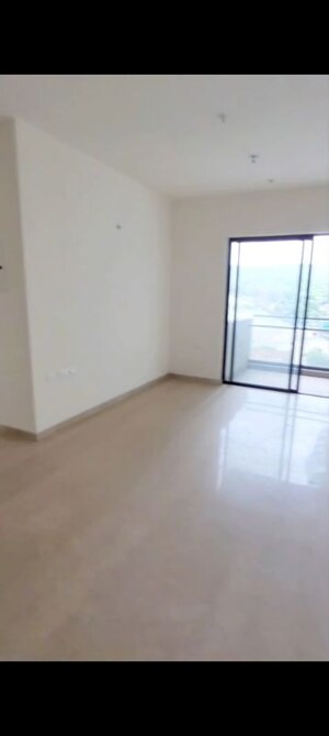 2 BHK Apartment For Rent in Lodha Woods, Kandivali East