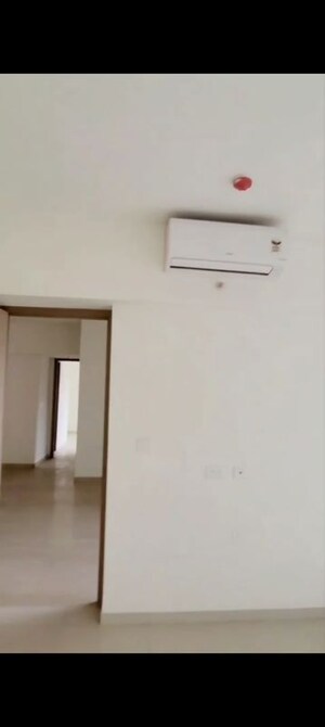 Room in 2 BHK Apartment at Lodha Woods, Kandivali East – for Rent