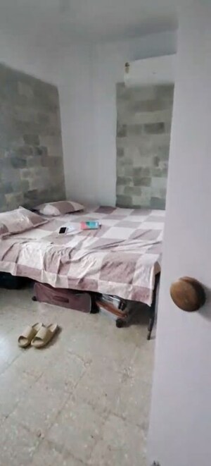 Bedroom in 2.5 BHK Apartment at Worli – for Rent